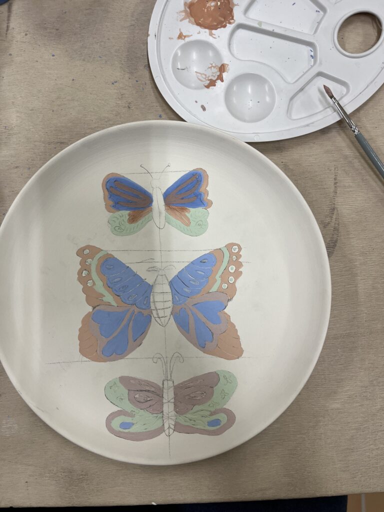 Atelier de peinture sur céramique au café Mimosa à Cannes