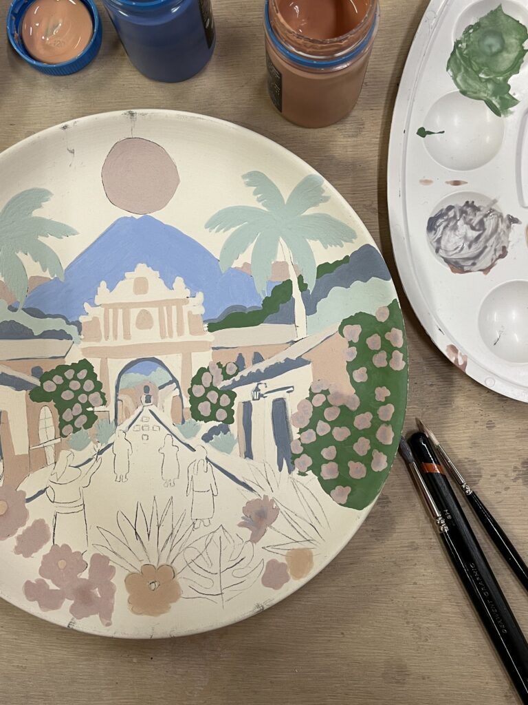 Atelier de peinture sur céramique au café Mimosa à Cannes